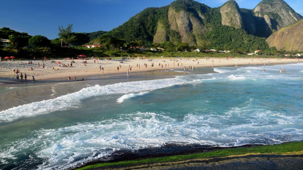 Descubra a praia do litoral brasileiro que pouca gente conhece, com piscina natural e status de 'santuário'