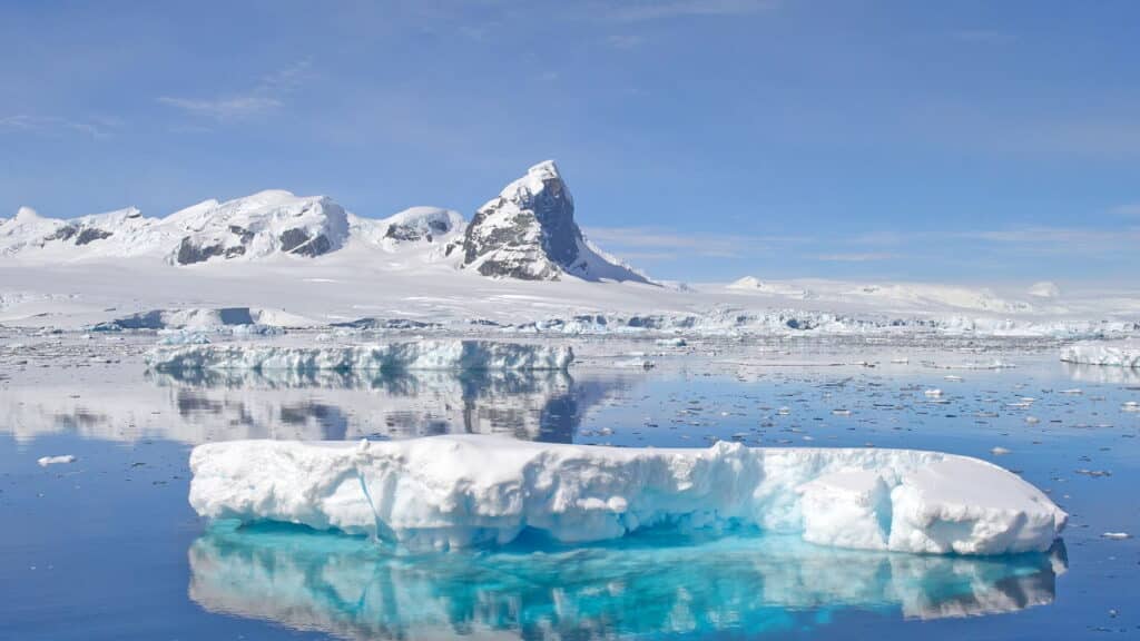 Imagens inéditas revelam descoberta surpreendente de navio perdido na Antártica após mais de um século