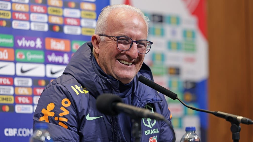 Dorival Jr durante coletiva de imprensa em Londres, nessa sexta-feira 22/03. (Foto: Rafael Ribeiro / CBF)