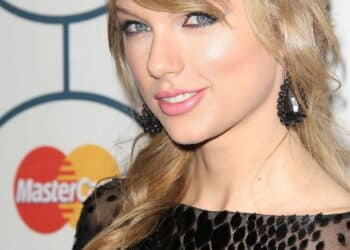 Taylor Swift
at the 56th Annual GRAMMY Awards Pre-GRAMMY Gala, Beverly Hilton, Beverly Hills, CA 01-25-14