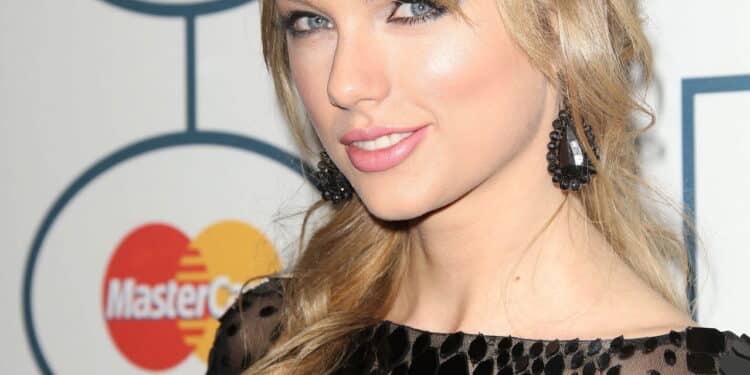 Taylor Swift
at the 56th Annual GRAMMY Awards Pre-GRAMMY Gala, Beverly Hilton, Beverly Hills, CA 01-25-14