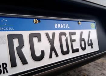 salvador, bahia, brazil - december 27, 2020: vehicle plate in the Mercosur standard is seen in the city of Salvador.
 *** Local Caption ***