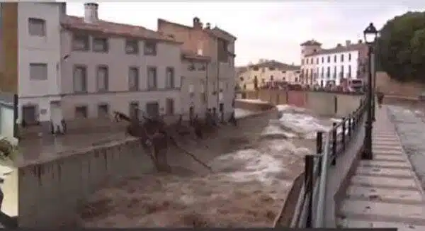 Sobe para 64 o número de vítimas da enchente na Espanha