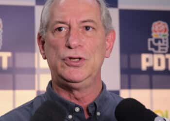 (INT) Ciro Gomes, candidate for president of Brazil, during a meeting in Sao Paulo. September 23, 2022, Sao Paulo, Brazil: Ciro Gomes, candidate of the Democratic Labor Party for the Presidency of Brazil, participates in a meeting with the National Transport Confederation, in its campaign committee in Sao Paulo, on Friday (23). Credit: Yuri Murakami/Thenews2 (Foto: Yuri Murakami/TheNews2/Deposit Photos)