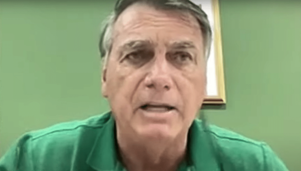 Bolsonaro afirma que "jogará a toalha" caso a "inelegibilidade siga adiante"