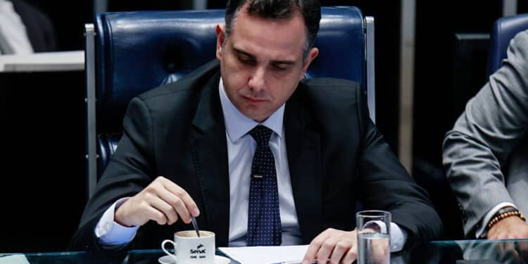 Brasilia (DF), 05/08/2024 – SESSION/PLENARY/SENATE/DF – Senator Rodrigo Pacheco (PSD-MG) presides over an ordinary deliberative session in the Federal Senate, in Brasilia, in the Federal District, with the presence of senators Sergio Moro (Uniao Brasil-PR), Jaques Wagner (PT-BA) and Davi Alcolumbre (Uniao Brasil-AP), this Wednesday (8). (Foto: Wallace Martins/Thenews2/Deposit Photos)