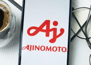 Imagem de logo da Ajinomoto em tela de celular - Créditos: depositphotos.com / postmodernstudio