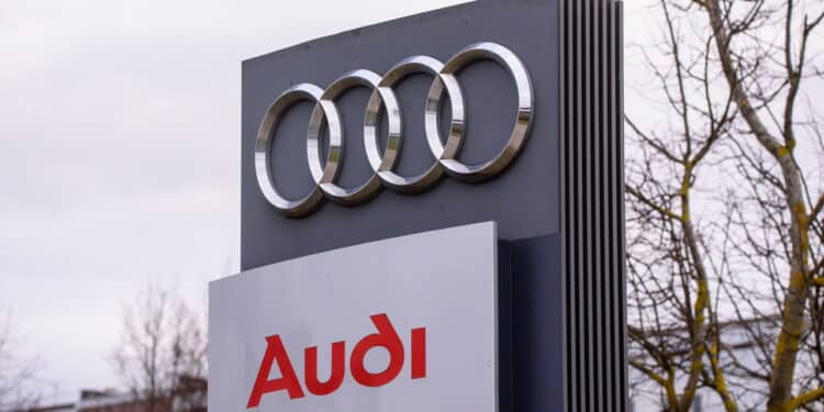 Frente de loja Audi -Créditos: depositphotos.com / gints.ivuskans