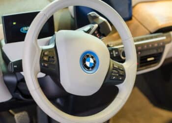 Imagem de interior de BMW i3 - Créditos: depositphotos.com / servickuz