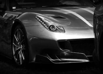 Frente da Ferrari F12 TDF - Créditos: depositphotos.com / TobyParsons