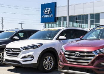 Imagem de carros na concessionária Hyundai - Créditos: depositphotos.com / jetcityimage2