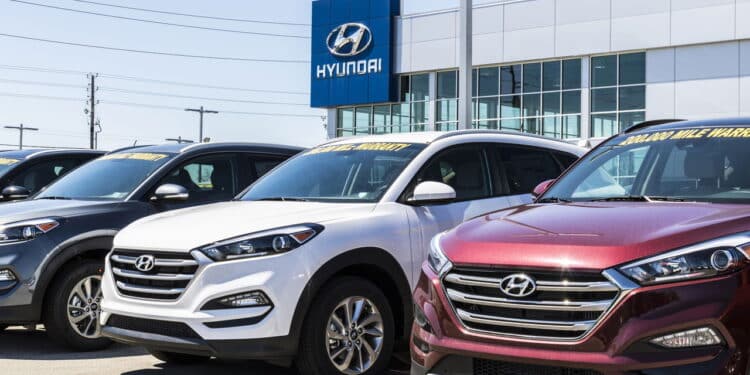 Imagem de carros na concessionária Hyundai - Créditos: depositphotos.com / jetcityimage2