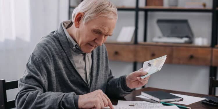 Idosos com mais de 60 anos já tem direito a apoio financeiro com nova lei em vigor