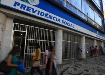 INSS vai antecipar pagamentos para alguns beneficiários receberem antes do Natal