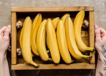 Comer banana pode oferecer muitos benefícios para sua saúde!