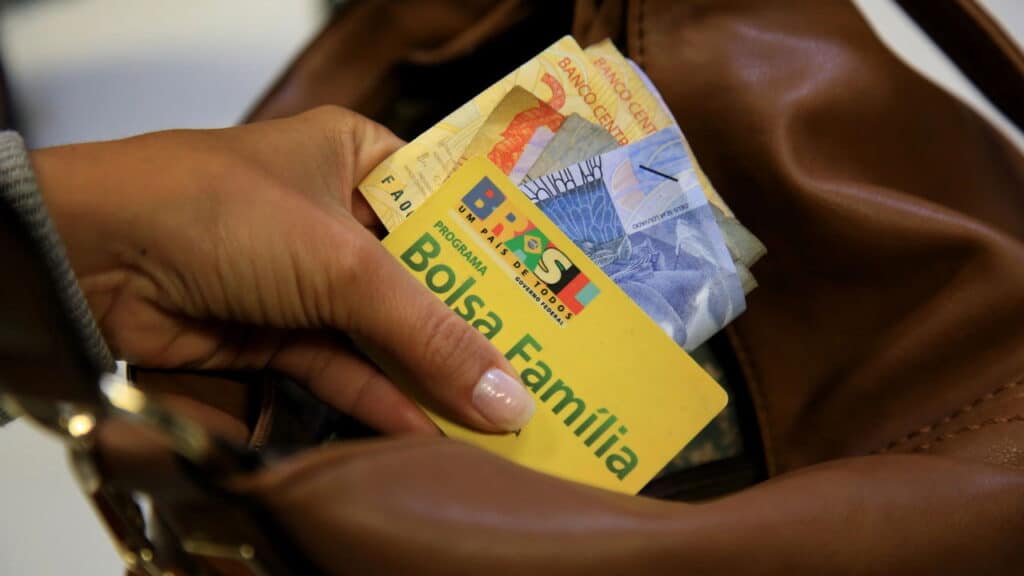 O que é o “auxílio secreto” de R$ 1.518 para beneficiários do Bolsa Família que está viralizando?