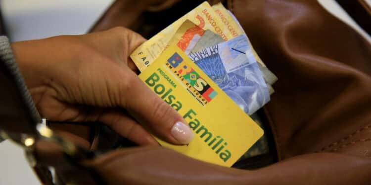 Bolsa Família de outubro já começa a ser pago com valor atualizado