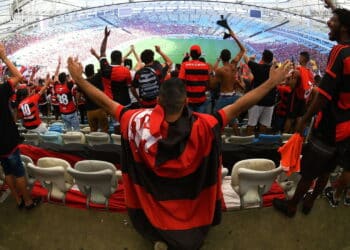 Torcida do Flamengo - Créditos: depositphotos.com / A.Paes