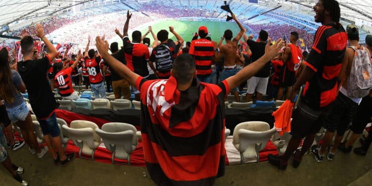 Torcida do Flamengo - Créditos: depositphotos.com / A.Paes