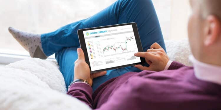 Comparando empresas com ROE, ROIC e ROA: saiba como avaliar