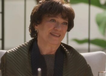 Reprodução/TV Globo Veja mais em: https://natelinha.uol.com.br/novelas/2024/11/26/garota-do-momento-maristela-transa-com-novinho-no-banco-traseiro-do-carro-219425.php