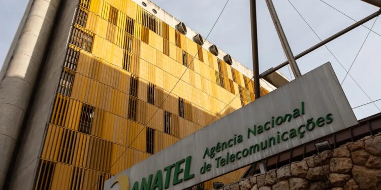 Amazon e Mercado Livre na mira da Anatel: entenda a decisão que pode trazer mudanças drásticas