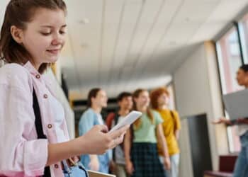 CNJ aprova novas regras para uso da internet por crianças e adolescentes no Brasil