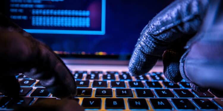 Hacker rouba mais de R$ 1 bilhão em ataque a empresa que atende grandes bancos brasileiros