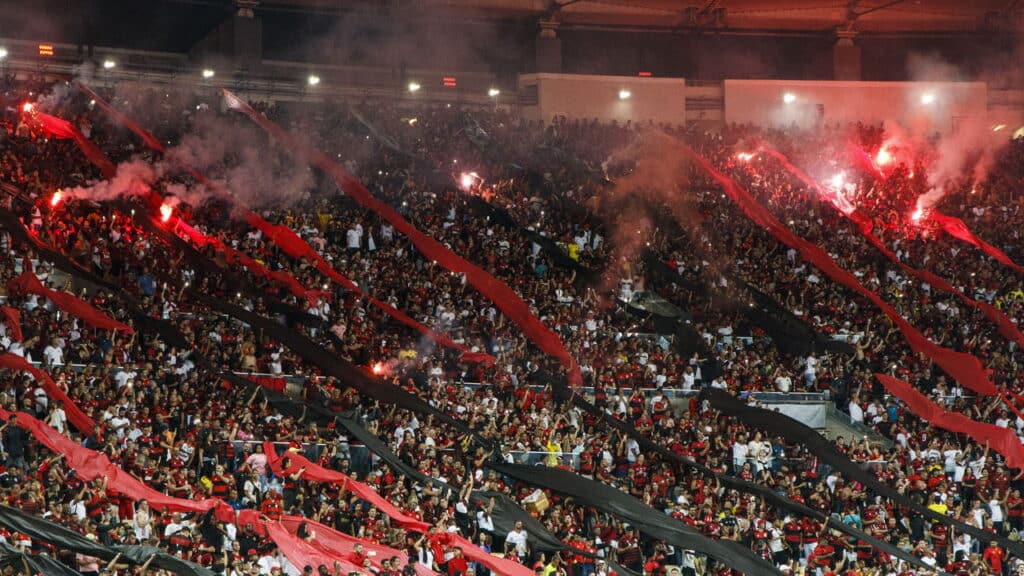 Terror no futebol! Jogadores do Flamengo sofrem tentativa de assalto e carro do goleiro é baleado
