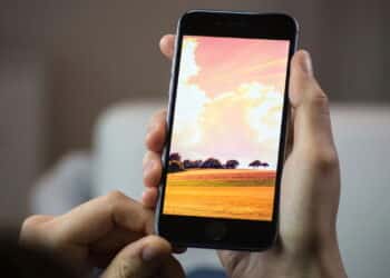 Veja como recuperar fotos apagadas do celular com esse truque fácil