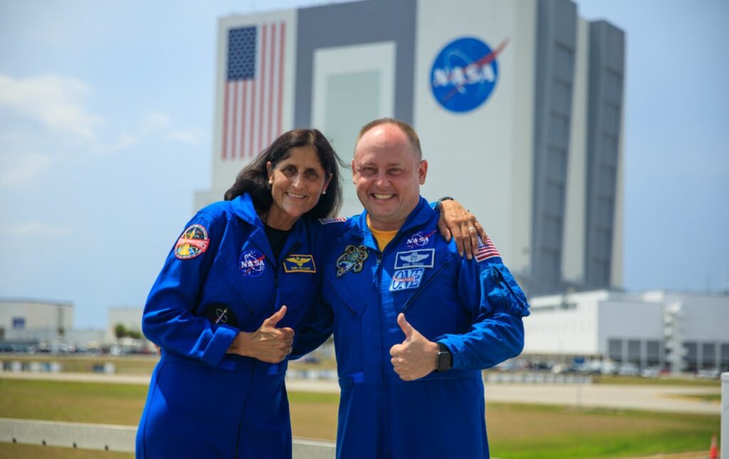 Os astronautas começam a jornada de volta à Terra após 9 meses no espaço; OLHAR