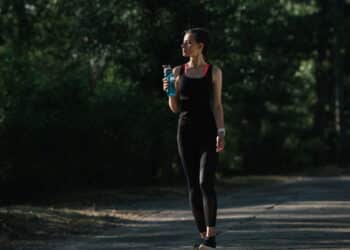 Caminhar é o bastante para se manter em forma? Especialistas revelam a verdade