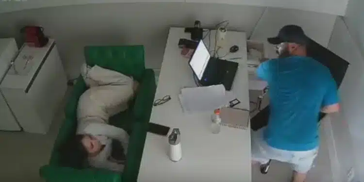 VÍDEO: recepcionista é surpreendida por assaltante e reage de forma inusitada: ‘Oi, tudo bem?’