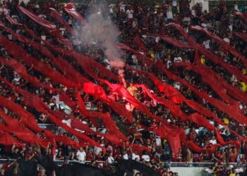 Torcida do Flamengo - Créditos: depositphotos.com / thenews2.com