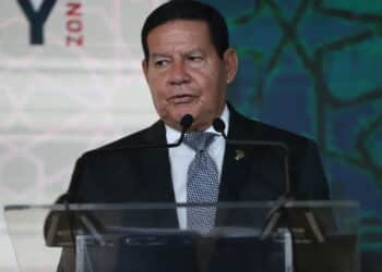 (INT) Brazil & Arab Countries Economic Forum takes place in Sao Paulo. July 4, 2022, Sao Paulo, Brazil: The Vice President of Brazil Hamilton Mourao participates in the Brazil & Arab Countries Economic Forum, held at the Renaissance Hotel, in Sao Paulo, on Monday (4). The event is attended by the main business leaders and politicians from Brazil and the 22 Arab countries. Organized by the Arab/Brazilian Chamber of Commerce in partnership with the Union of Arab Chambers and with support from the League of Arab States, the event takes place in a hybrid way (online and in person). Credit: Leco Viana/Thenews2 (Foto: Leco Viana/TheNews2/Deposit Photos)