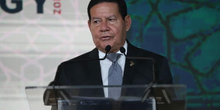 (INT) Brazil & Arab Countries Economic Forum takes place in Sao Paulo. July 4, 2022, Sao Paulo, Brazil: The Vice President of Brazil Hamilton Mourao participates in the Brazil & Arab Countries Economic Forum, held at the Renaissance Hotel, in Sao Paulo, on Monday (4). The event is attended by the main business leaders and politicians from Brazil and the 22 Arab countries. Organized by the Arab/Brazilian Chamber of Commerce in partnership with the Union of Arab Chambers and with support from the League of Arab States, the event takes place in a hybrid way (online and in person). Credit: Leco Viana/Thenews2 (Foto: Leco Viana/TheNews2/Deposit Photos)