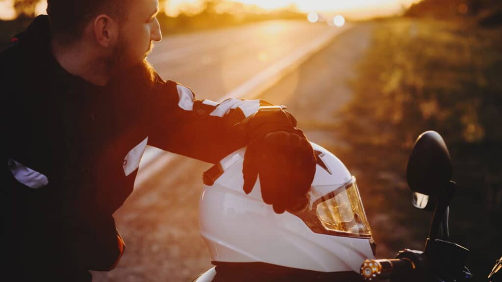 Motociclista - Créditos: depositphotos.com / dekazigzag