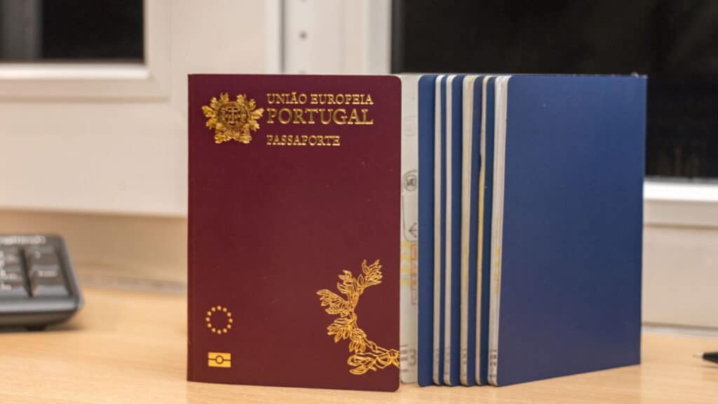 Passaporte de Portugal - Créditos: depositphotos.com / IvanSemenovich