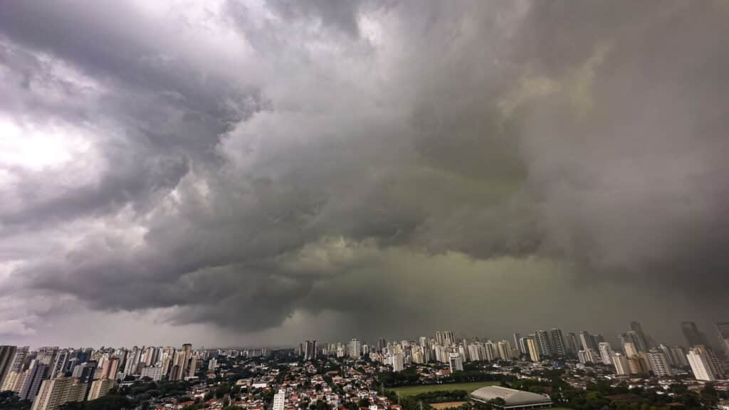 Frio intenso a caminho! Nova massa de ar derruba temperaturas no Brasil