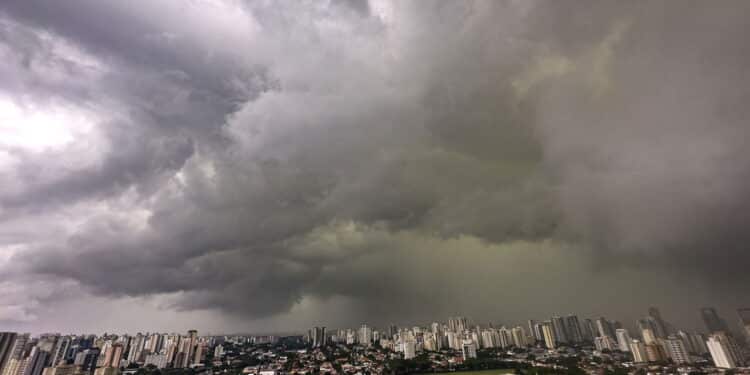 Frio intenso a caminho! Nova massa de ar derruba temperaturas no Brasil