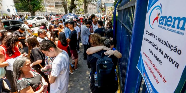 Você pode ganhar R$ 860 por dia sendo voluntário no Enem; veja os requisitos e como se inscrever