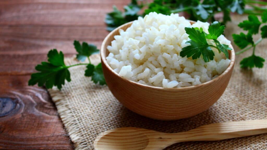 Alerta nos mercados: marca famosa de arroz é retirada das prateleiras após contaminação