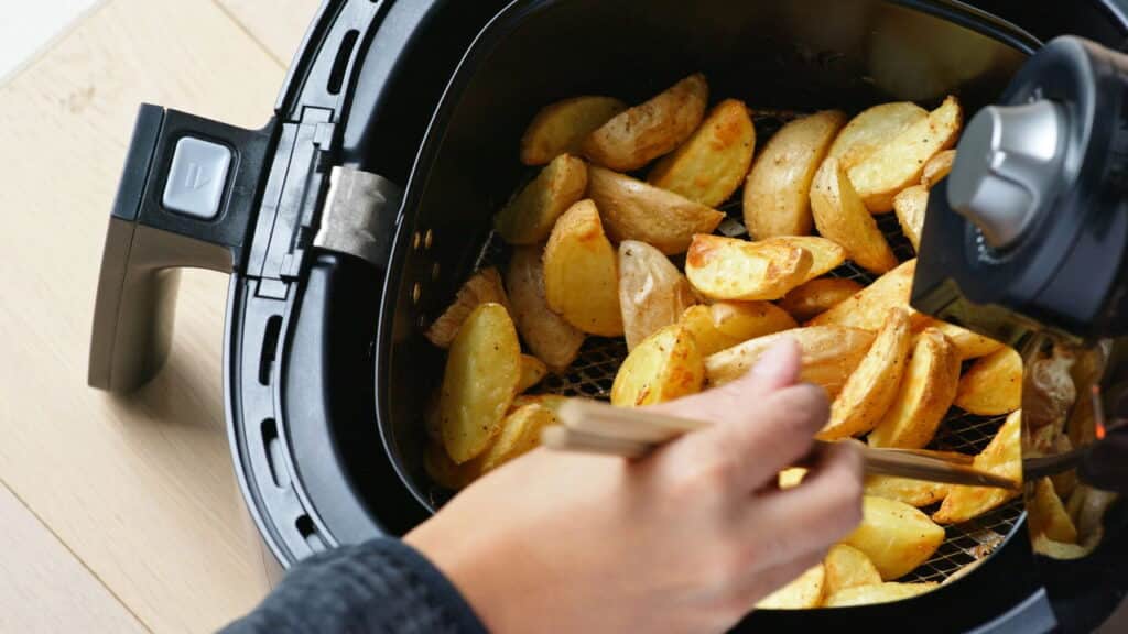 Veja como usar a airfryer para economizar dinheiro e agilizar suas receitas