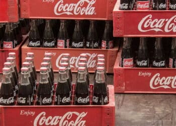 Fabricante da Coca-Cola deve indenizar funcionária após caso de racismo; entenda