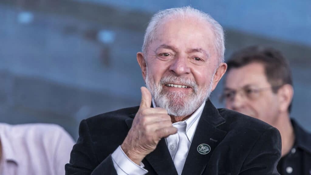 As folgas decretadas para o mês de maio estão deixando os trabalhadores em festa!