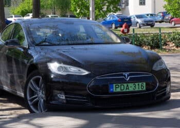 Tesla sofre com concorrência e toma medida drástica!