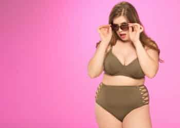 Imagem de mulher plus size em biquini - Créditos: depositphotos.com / DimaBaranow