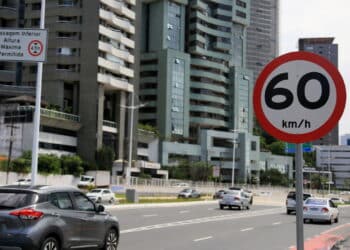 salvador, bahia, brazil - may 16, 2023: traffic sign indicates speed limit of 60 kilometers per hour on street in the city of Salvador.