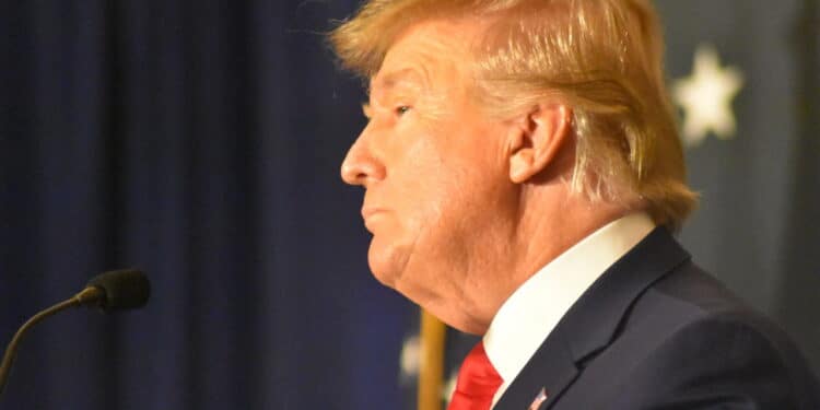 (NEW) Former US President Donald Trump delivers remarks in Washington, D.C. July 26, 2022, Washington, D.C., USA: Former President of the United States Donald J. Trump delivers remarks at the America First Agenda Summit hosted by America First Policy Institute in Washington, D.C. on July 26, 2022. Biden's DOJ is reportedly opening an investigation into Trump. Credit: Kyle Mazza/TheNews2 (Foto: Kyle Mazza/TheNews2/Deposit Photos)