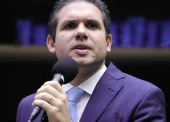 Hugo Motta adia votação do PL Antifacção após pressão de governadores